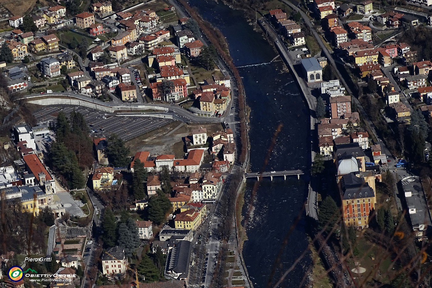 42 Zoom sul centro di S. Pellegrino Terme.JPG -                                